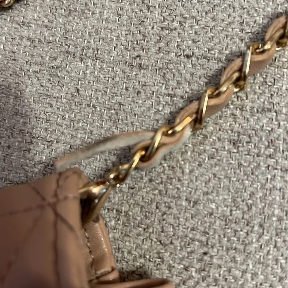 BEBE Los Angeles Women's Chain Crossbody Beige/Pink small Bag